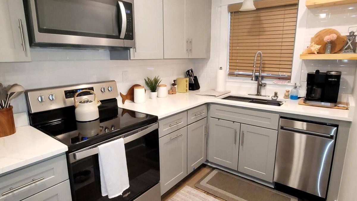 Country Club Estates House | LINENS INCLUDED*! DAILY Activities. COMMUNITY POOL/WIFI/COUNTRY CLUB ESTATES