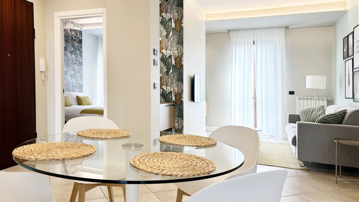 Nichelino Apartment | *Lingotto Center* 5min, Luxury Apartment, 1 Bedroom, 4 guests.