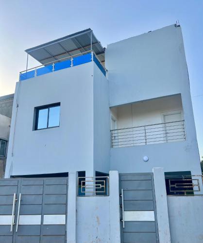 West Coast Division House | Linguere Apartments