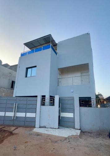 West Coast Division Apartment | Lingueres Apartment