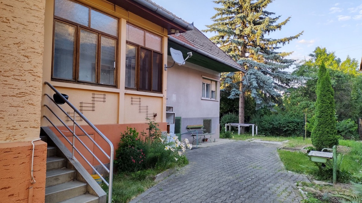 Brasov Apartment | Linistit, zona frumoasa cu vedere la munti.
