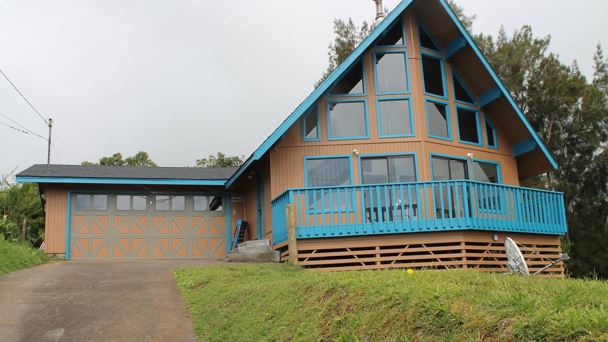 Kamuela House | Lio Ka Hale (The Horse House) - Kamuela, Hawaii - spectaular views of Mauna Kea