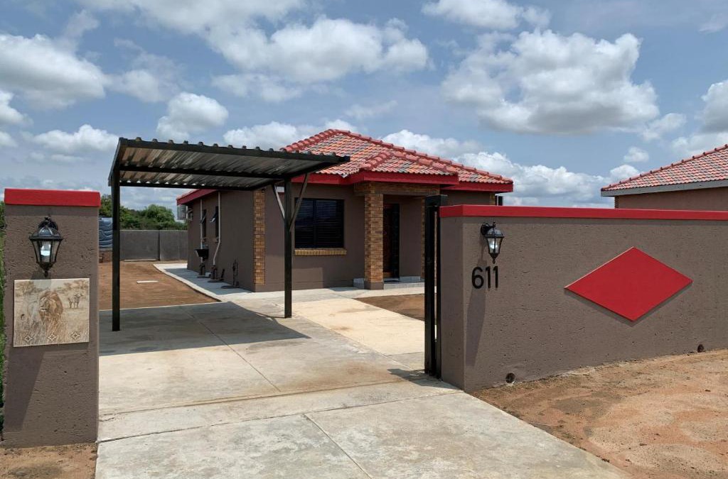 Moses Kotane Apartment | Lion House, 3 bedroom House next to Pilanesberg and Sun City