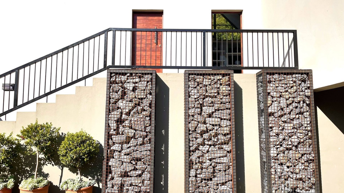 Pretoria Villa | Lion Mansion Villa 5 bedroom 5 bathroom pool bbq garden