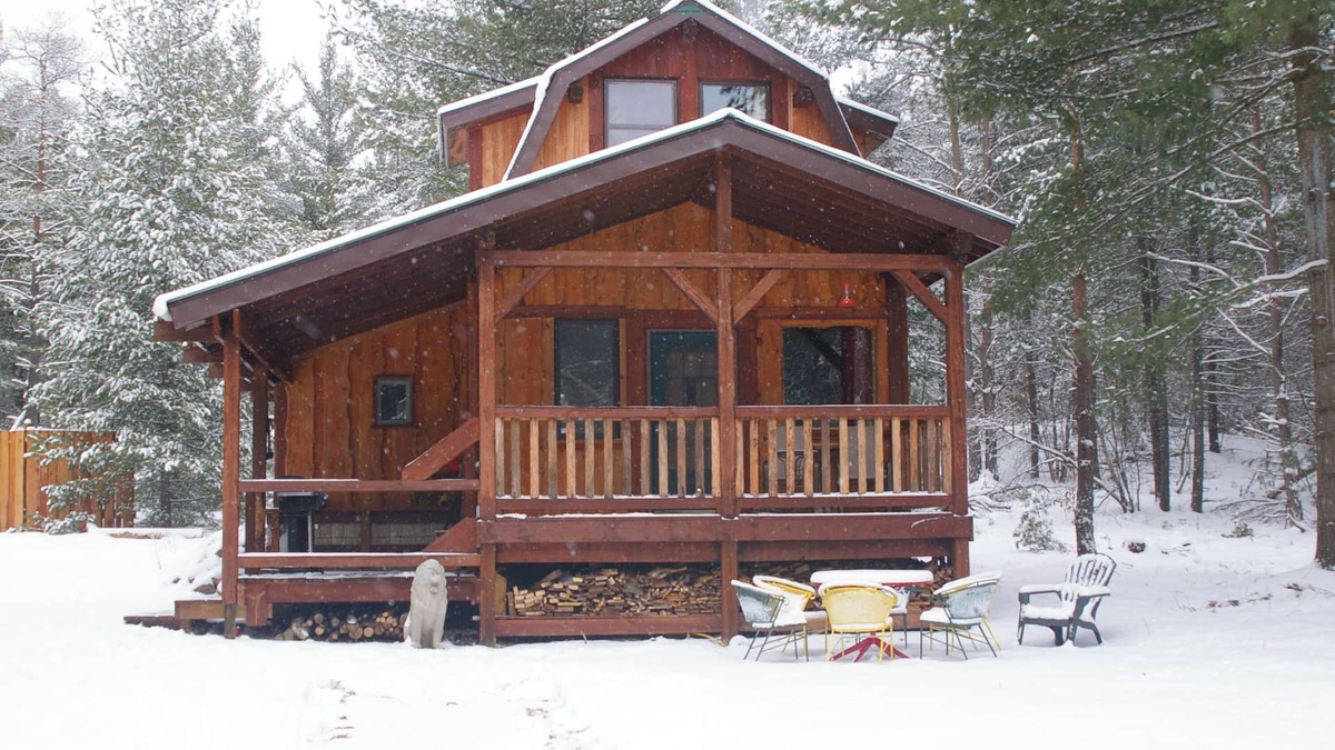 Lowville Cabin | Lion's Den Cabin at The King's Pines
