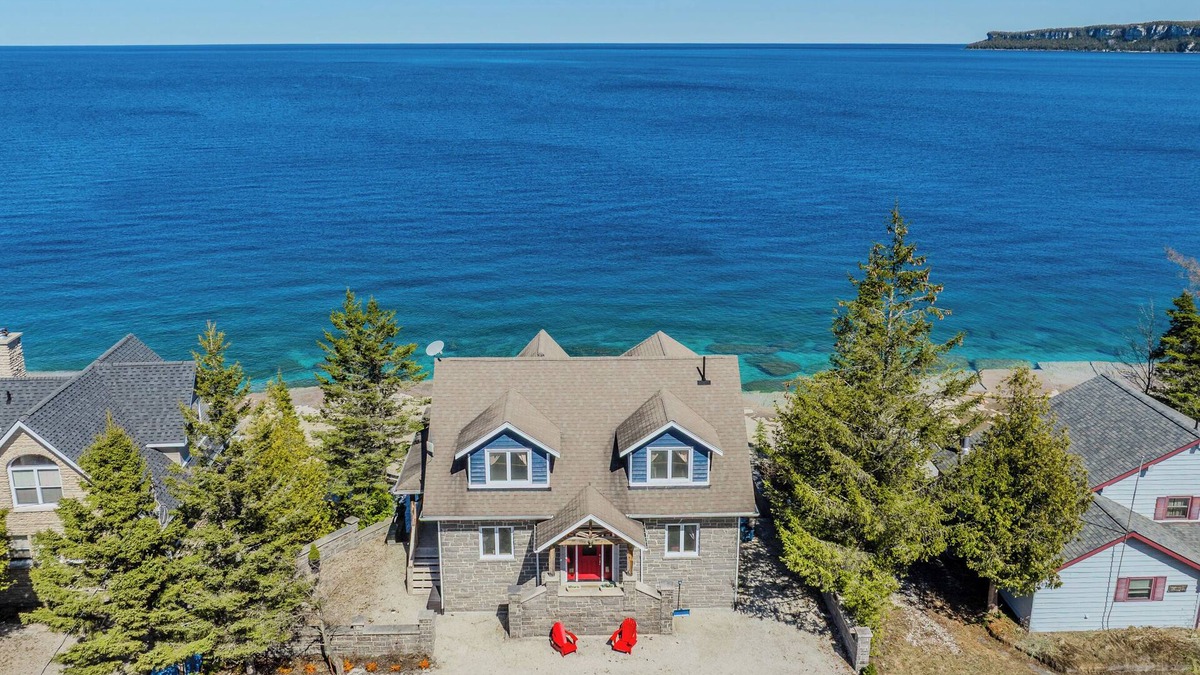 Lion's Head Cabin | Lion's Den Luxury Waterfront Oasis w/Hot Tub