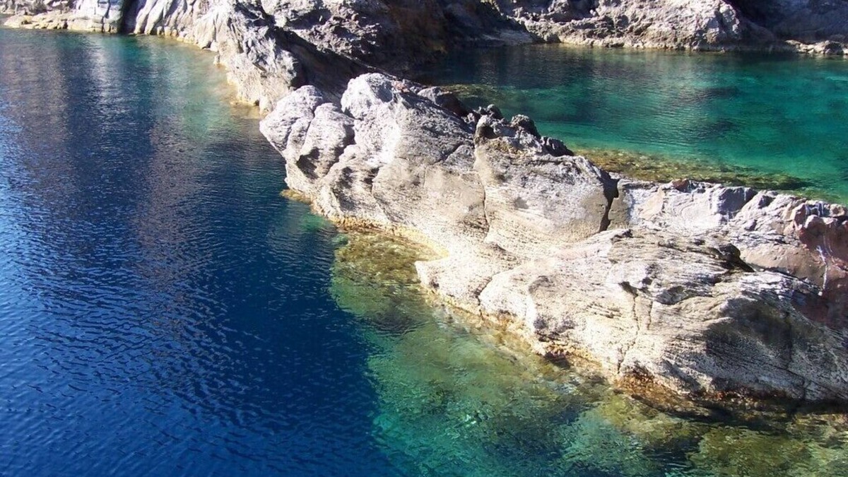 Canneto Apartment | LIPARI -Apartment located on the beach with a view of Panarea and Stromboli