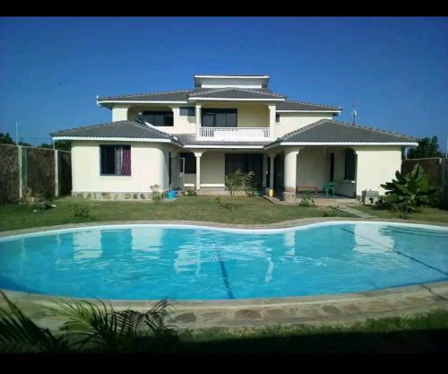 Shanzu House | Lisa Mari