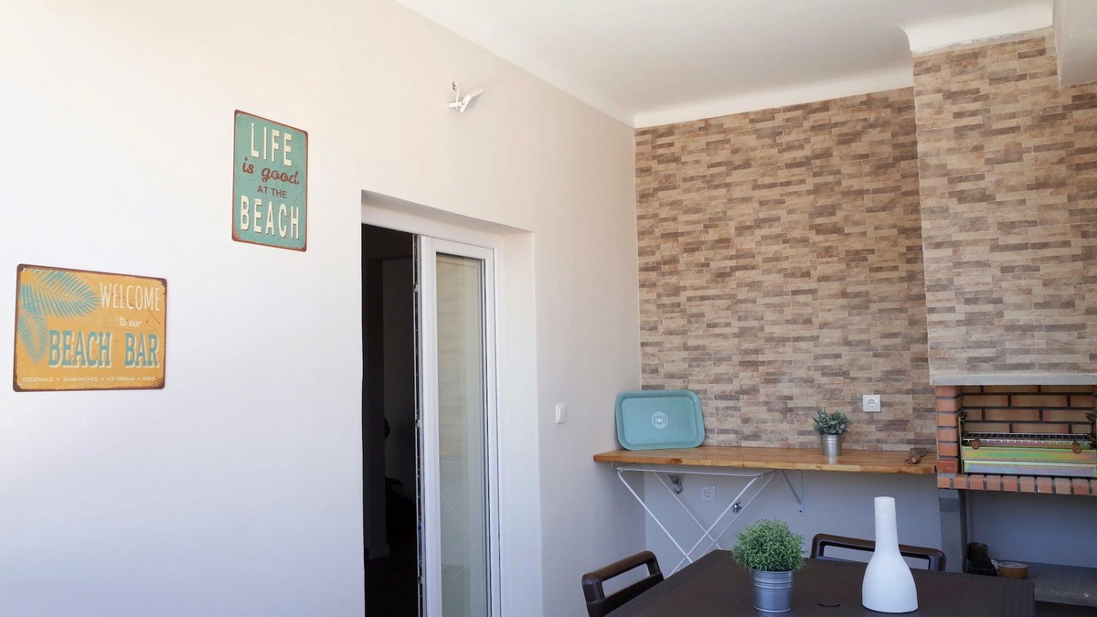 Costa de Caparica Apartment | Lisbon Beach Apartments 2. Beach 500 Mts, terrace, barbecue, pets welcome.