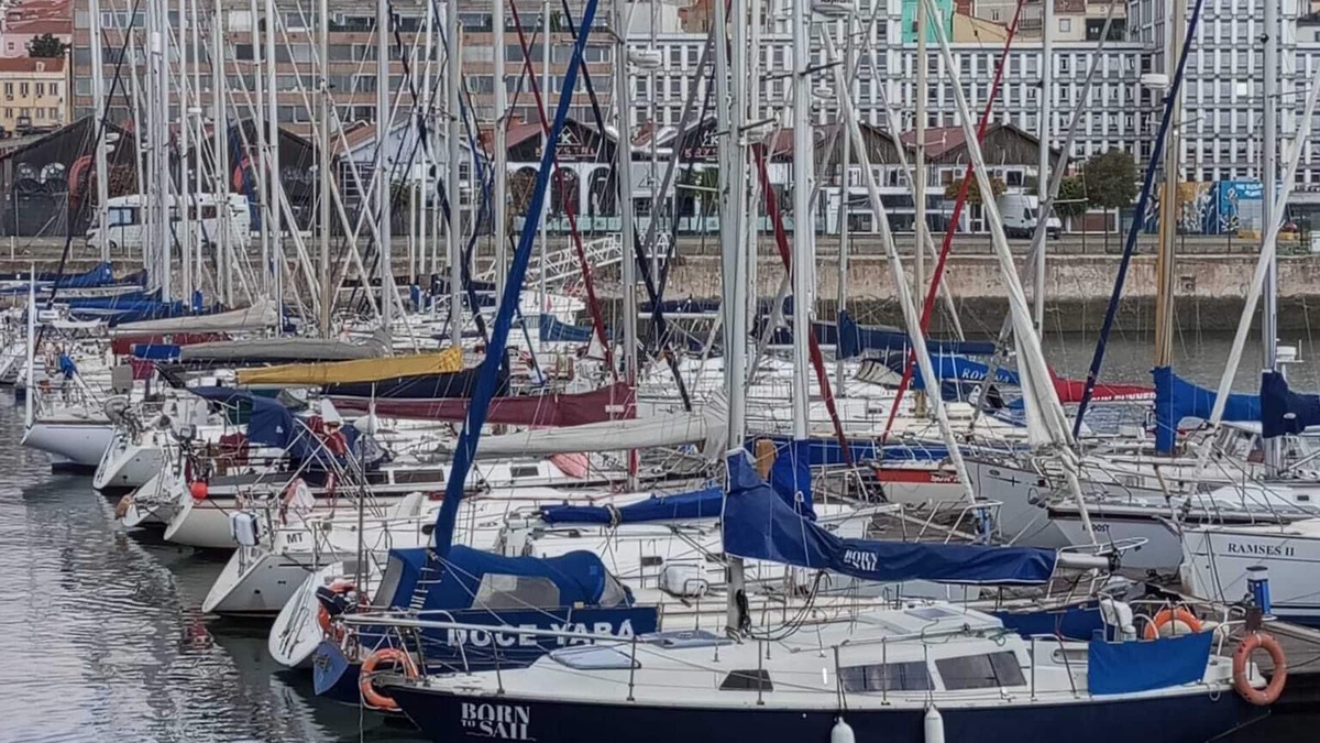 Lisbon Old Town Boat Rental | Lisbon Cosy Boat - Be Happy in the City Center