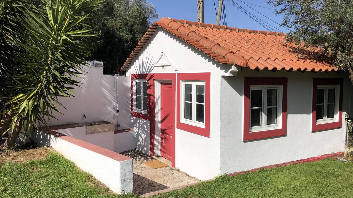 Carvoeira Apartment | Lisbon Cozy House w/Garden and Pool
