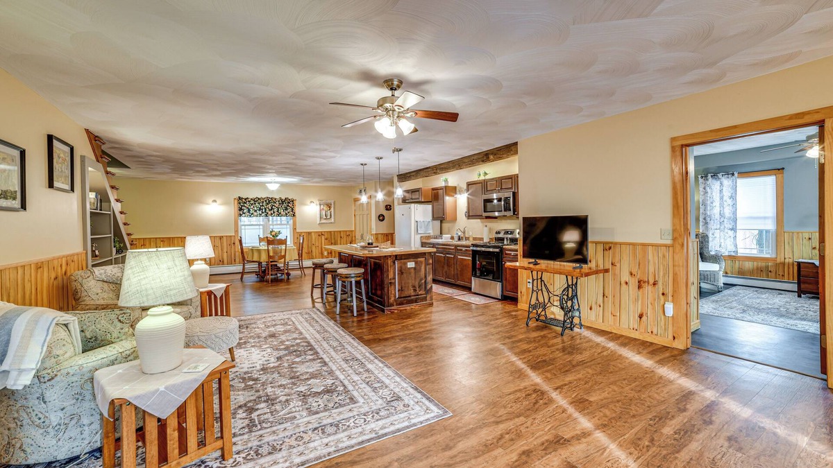 Lisle Apartment | Lisle Apt: 4 Mi to Dorchester Lake!