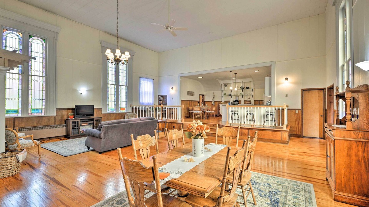 Lisle Apartment | Lisle Apt: Fireplace & Stained Glass Windows!