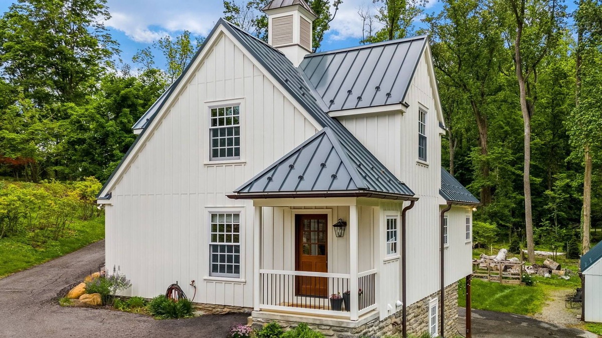 Saint Davids Cottage | Lismore Carriage House - One Bedroom & Loft Sleeps 8 with Full Kitchen & 2 Baths