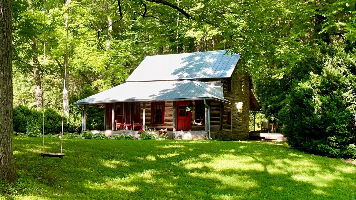 Fairview Cabin | Lissie Wright’s Cabin, Est 1895. Scenic Creek, 7.5 Acres, 15 min to Downtwn AVL