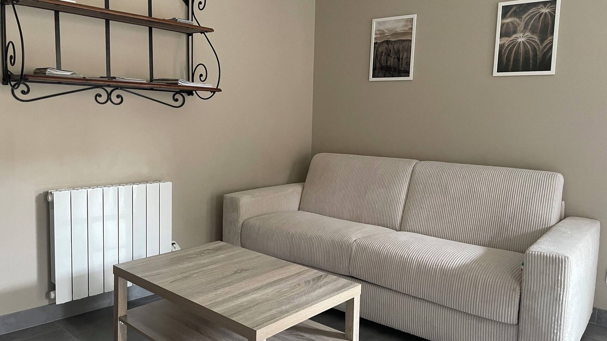 La Roche-Posay House | * LISTED HOUSE WITH LANDSCAPED GARDEN (in the Medieval City)