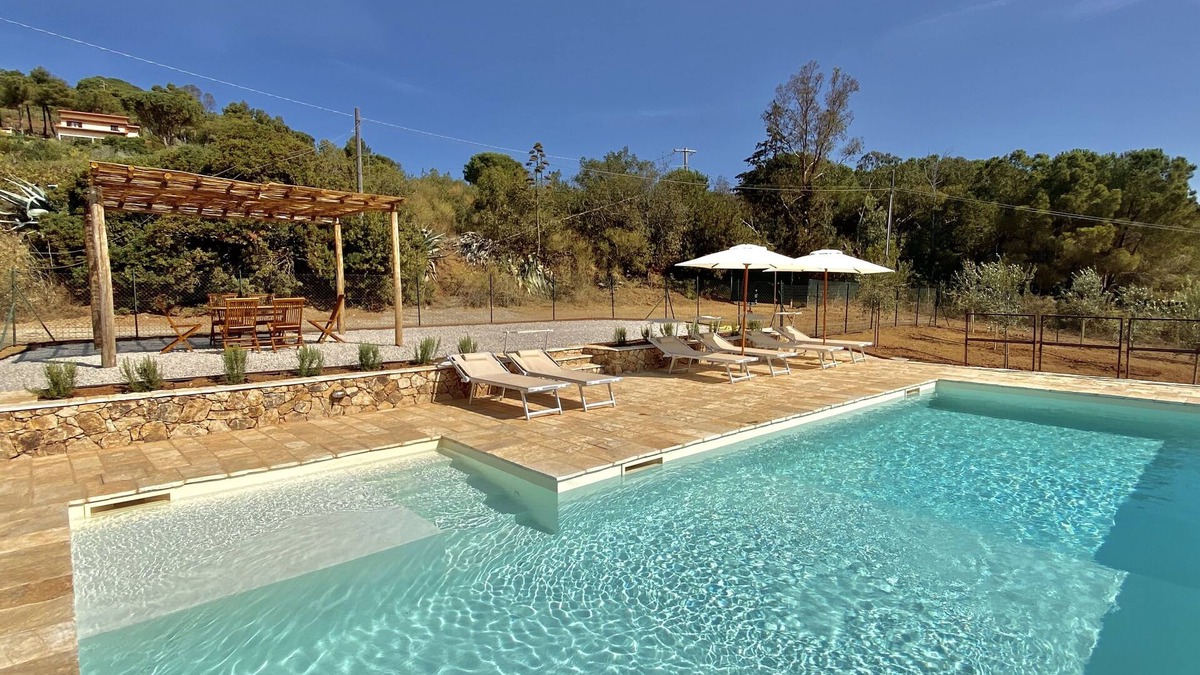 Porto Azzurro Villa | Listed Tuscan Villa with private pool, solarium, A/C, WI-FI and great ocean view