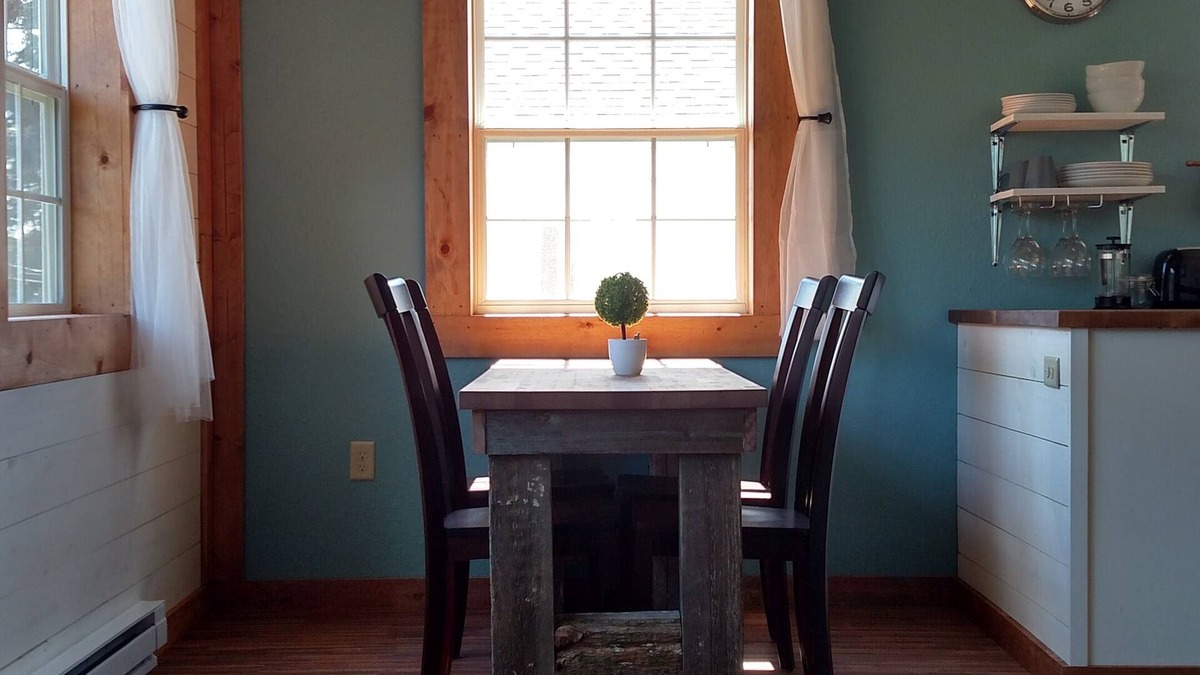 Croftville House | Listen to the Waves crash from this Sweet Lake Superior Loft near Grand Marais