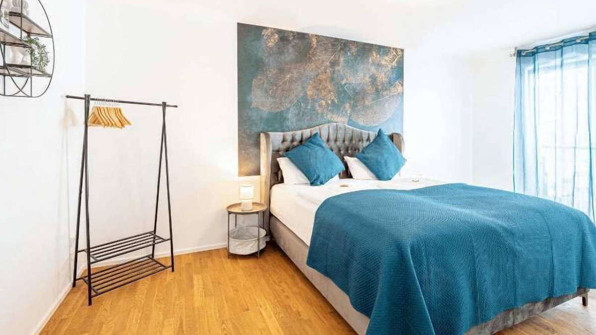 Sudliche Innenstadt Apartment | LiT LiVING: Luxus | Box SprIng | Parking | Garden