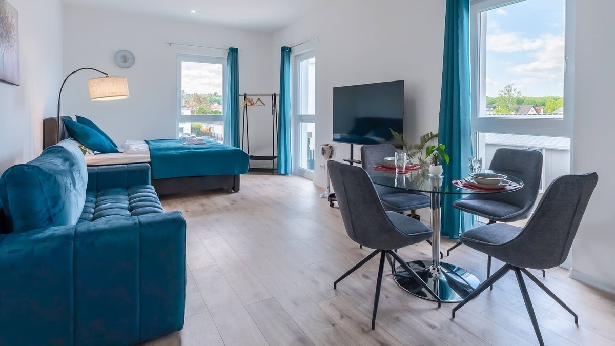 Rommelhausen Apartment | LiT LiVING: Luxus | Box SprIng | Kitchen | Parking