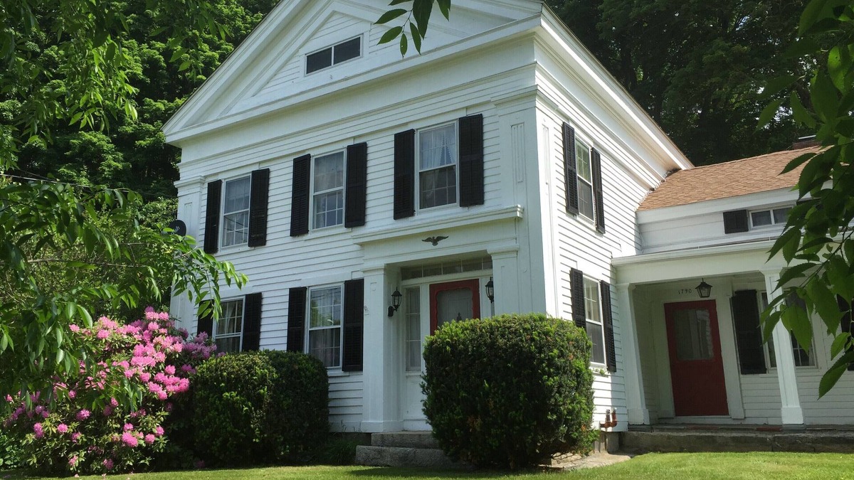 Goshen House | Litchfield County Farmhouse Retreat in Vineyard Area