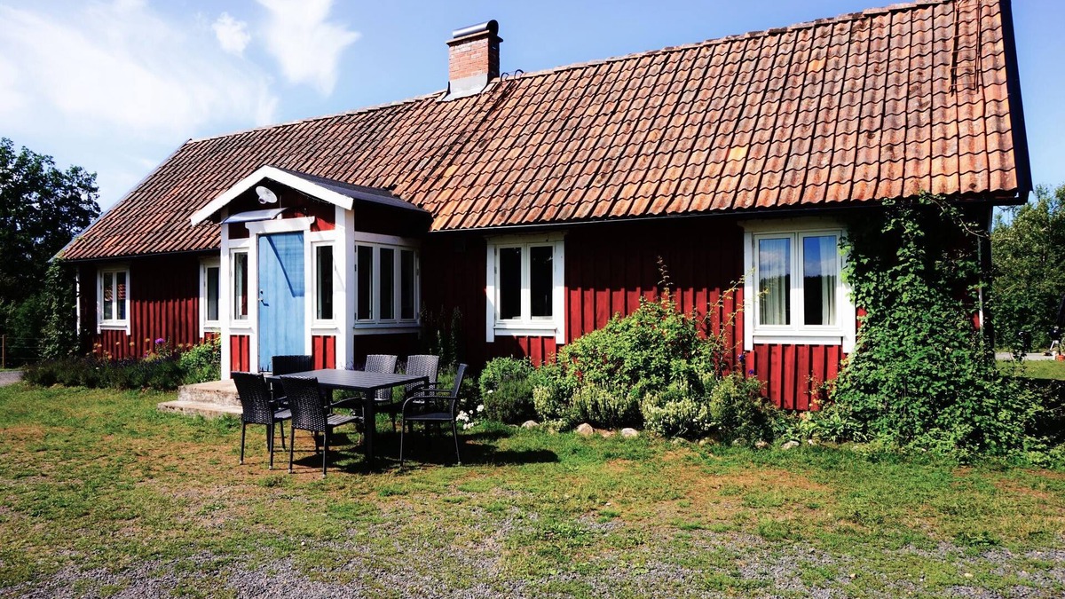 Perstorp Municipality House | Liten Päronträdgård - Historic farmhouse with pool and sauna