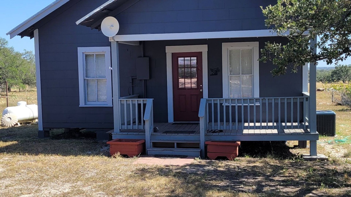 Harper Cottage | Little 1950's country cottage is peaceful and simple.