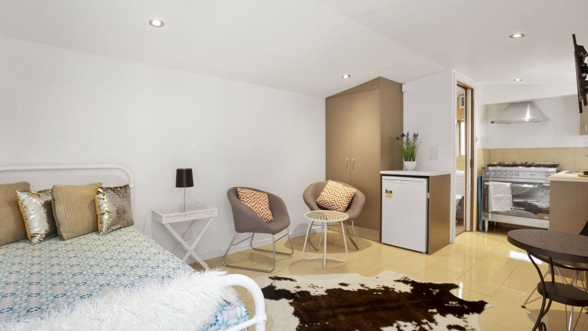 Yarraville House | LITTLE ABODE ON ADENEY FREE WIFI PET FRIENDLY