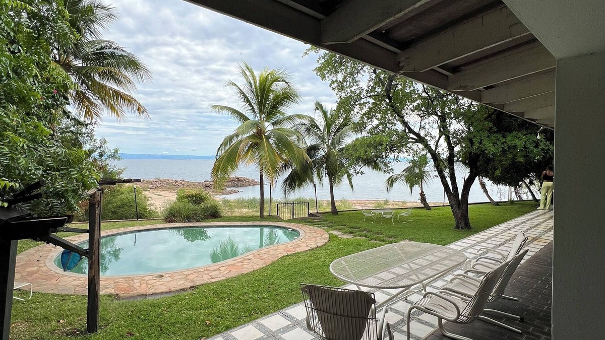 Siavonga House | Little Bali - your beachfront holiday home away from home.