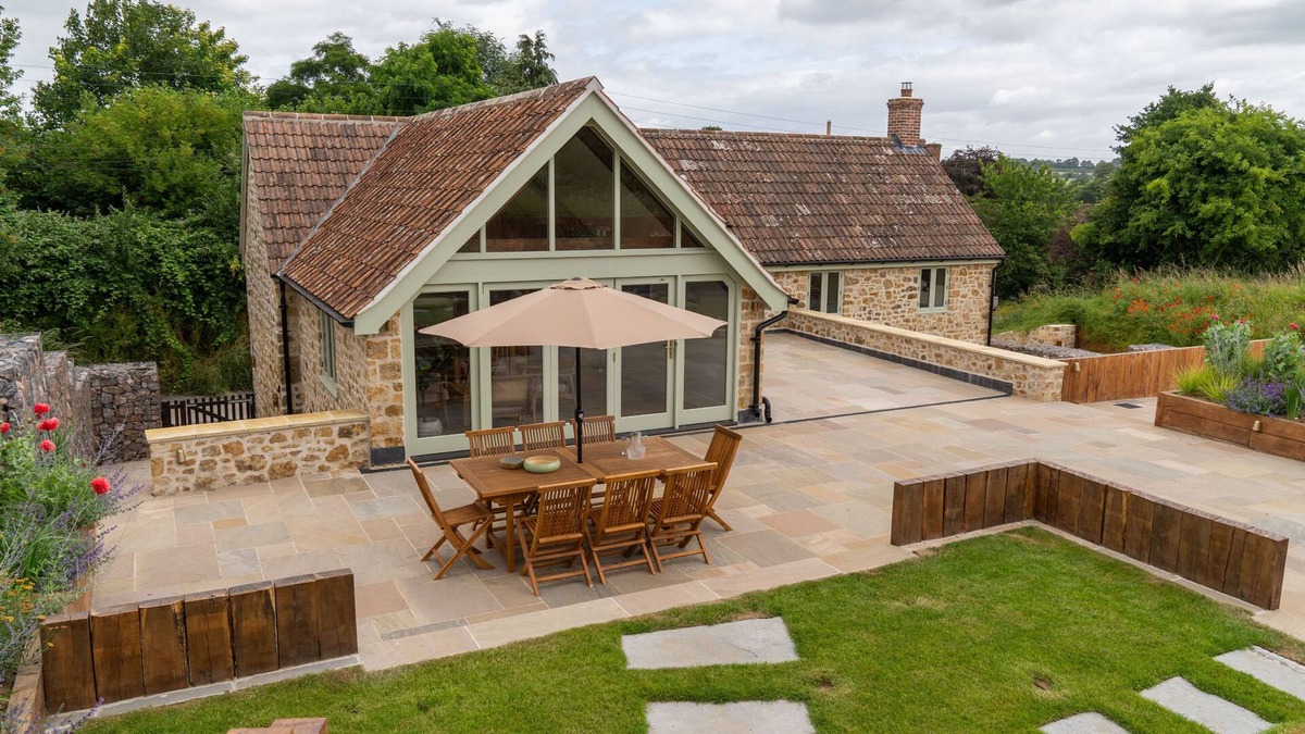 Ilminster Cottage | Little Bank - a cottage that sleeps 8 guests in 4 bedrooms
