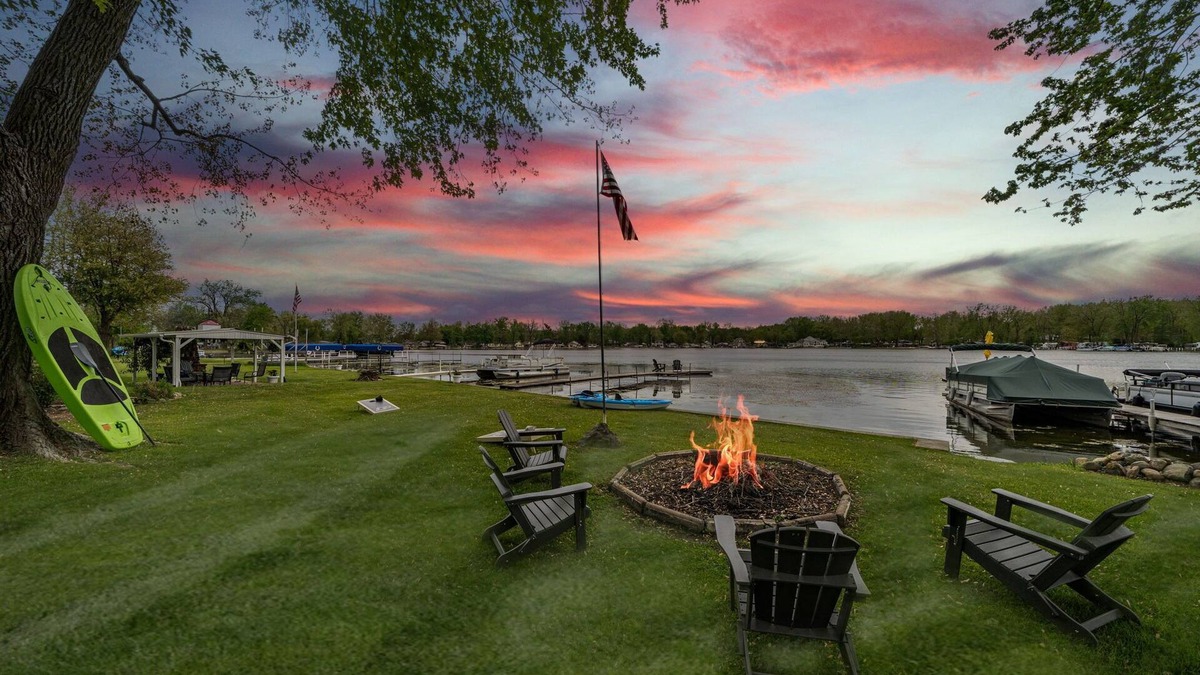Warsaw Cottage | Little Barbee Lakefront Bungalow