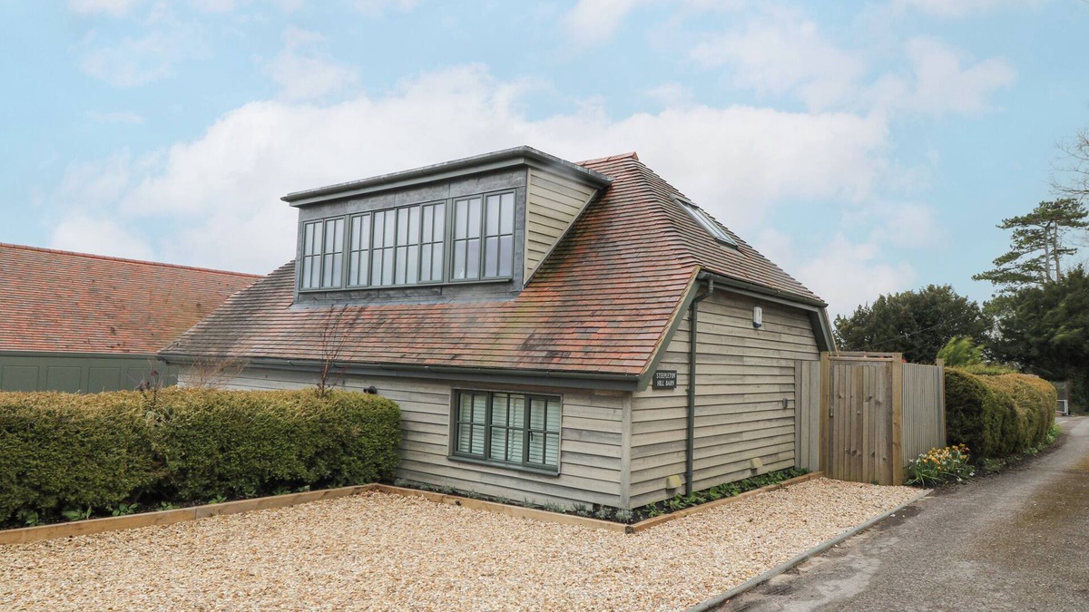 Stockbridge Cottage | LITTLE BARN, pet friendly, luxury holiday cottage in Stockbridge