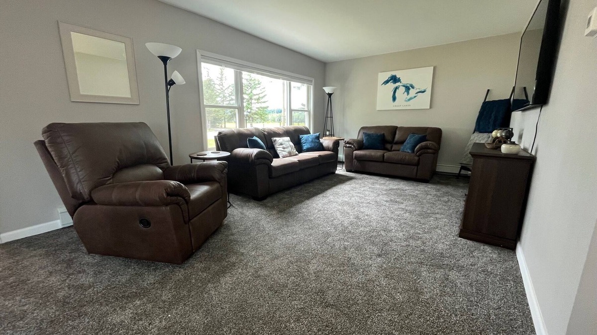 Gladstone House | Little Bay de Noc 3 Bedroom Home w/Lake & Fishing nAccess nn