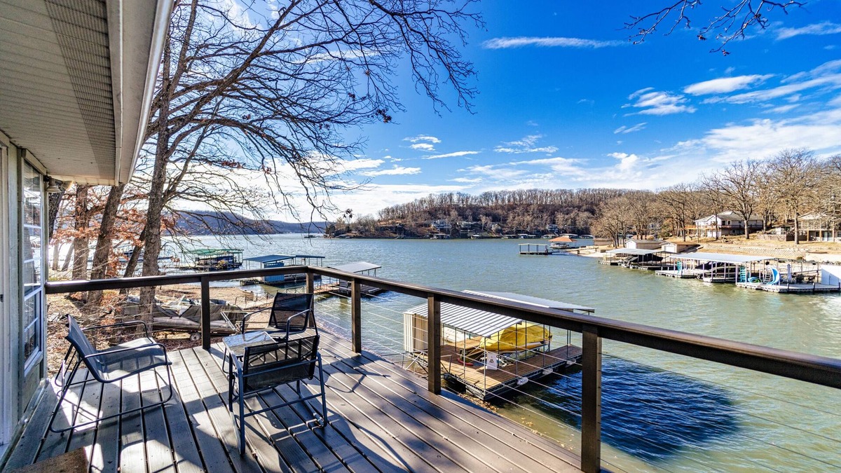 Gravois Mills House | Little Bearcat Bungalow – Right on the Ozark Waterfront! Perfect for Families
