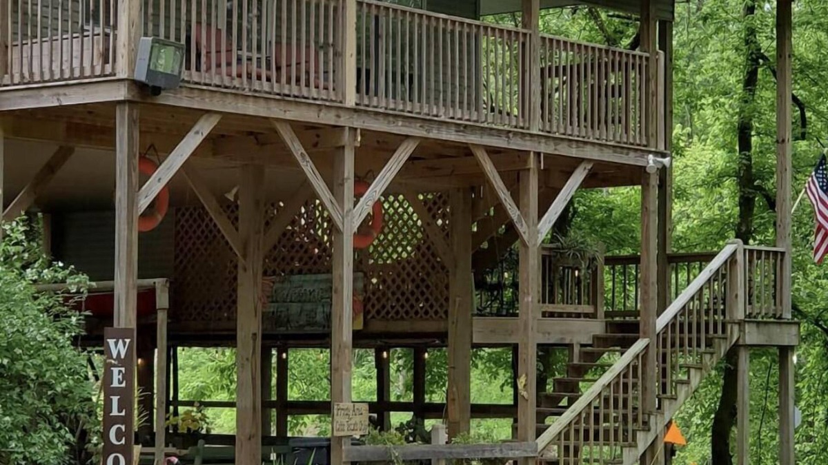 Olivehill Cabin | Little Bears Cozy Creekside Cabin at Up The Creek