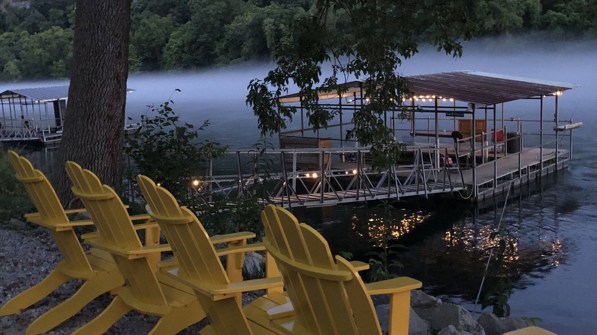Lakeview Cabin | Little Blue 190 FT from river w/Semi-Private Solar lit Dock/Ramp Wifi Sleeps 8