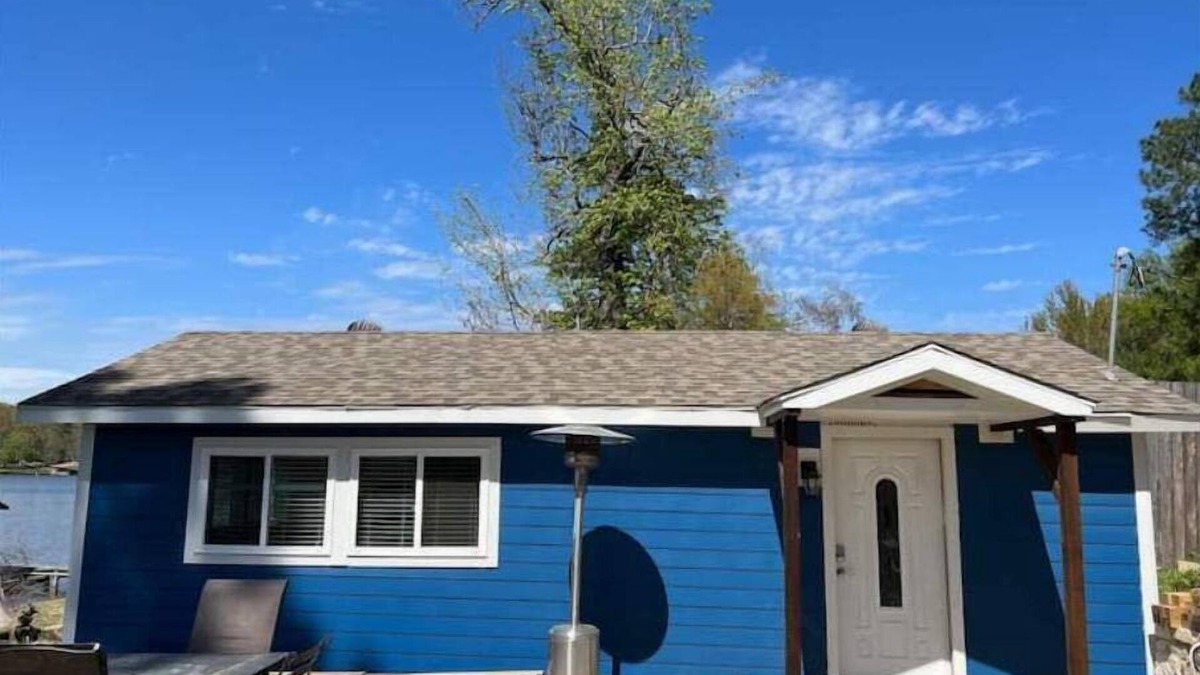 Mineola Cabin | Little Blue Cabin by Lake Holbrook