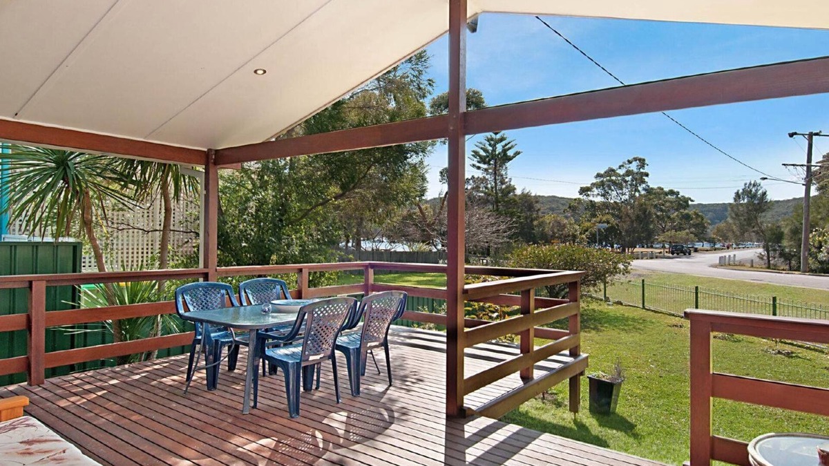 Hardys Bay House | 'Little Blue House' by Accom Holidays
