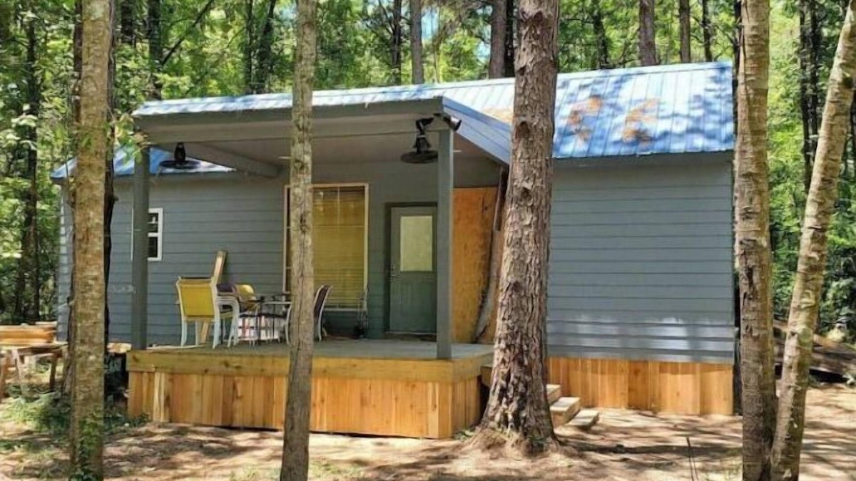 Summit House | Little Blue on the Bogue Chitto River Pet Friendly
