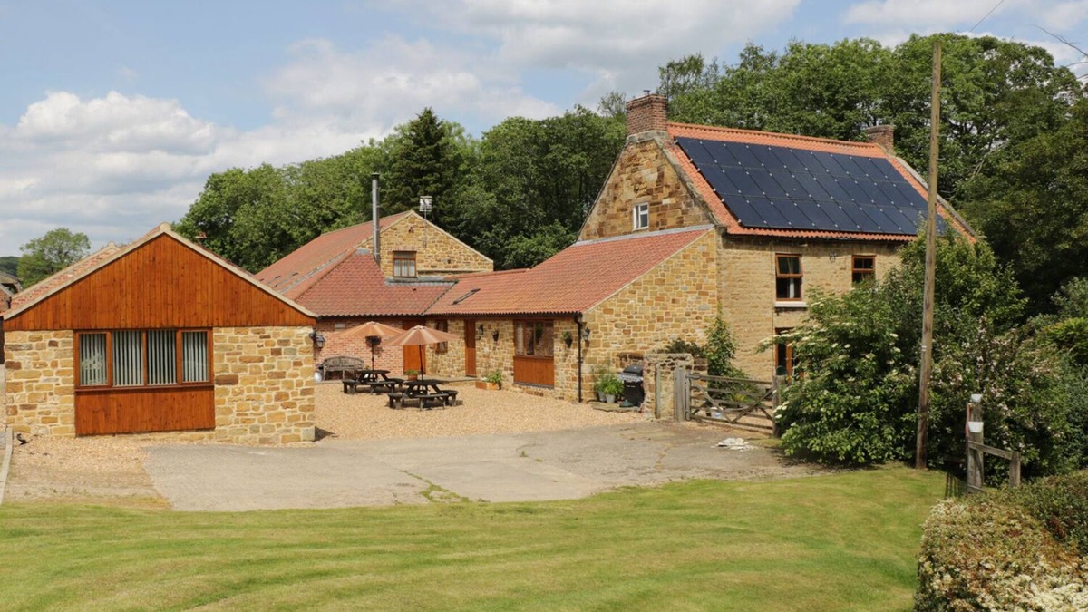 Thirsk Cottage | LITTLE BYRE COTTAGE, family friendly, with a garden in Thirsk