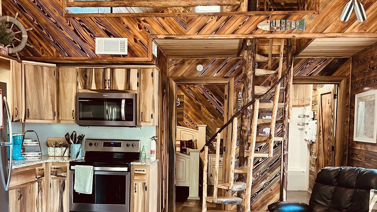 Crane Hill House | Little cabin on the smith lake