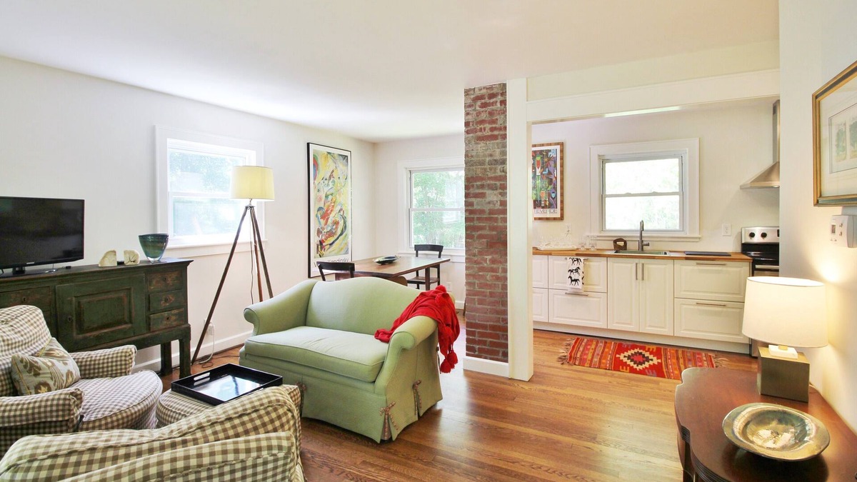 Lynn House | LITTLE CAMP BUNGALOW