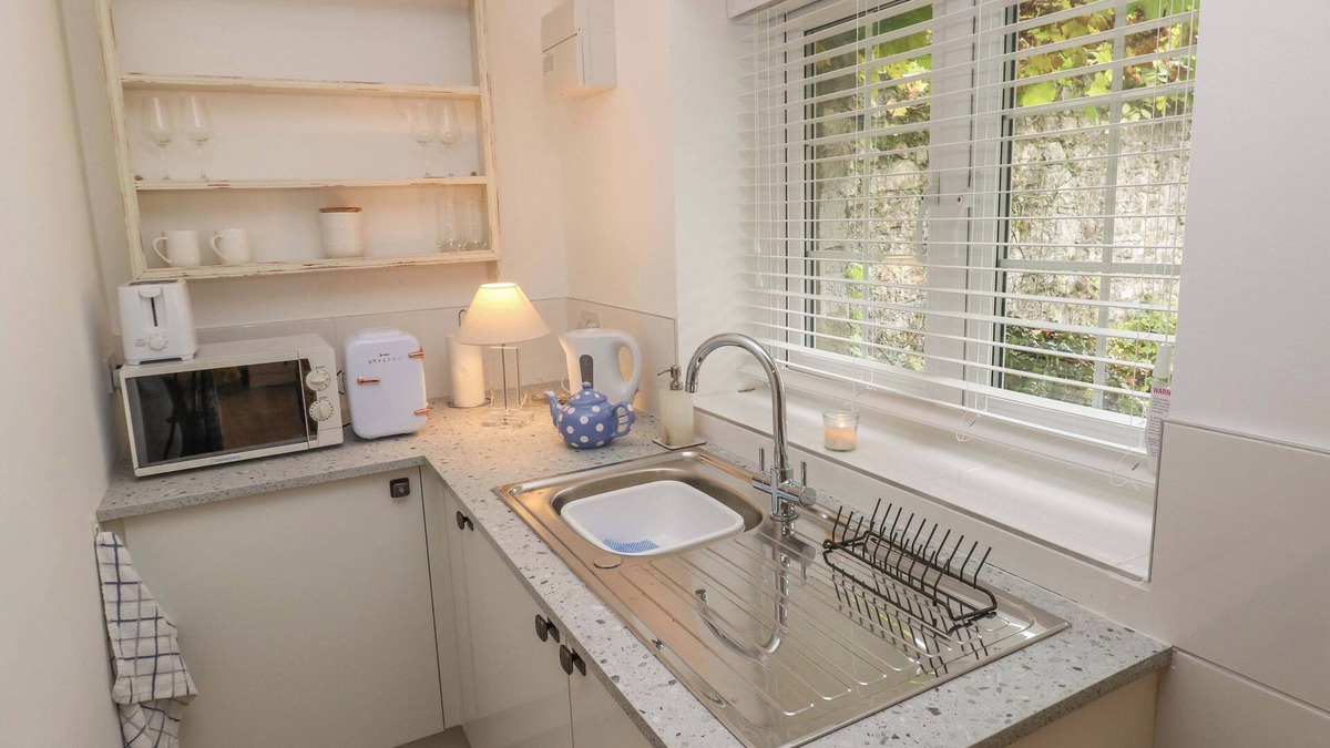 Cowbridge Cottage | LITTLE CLOUD, romantic, character holiday cottage in Cowbridge