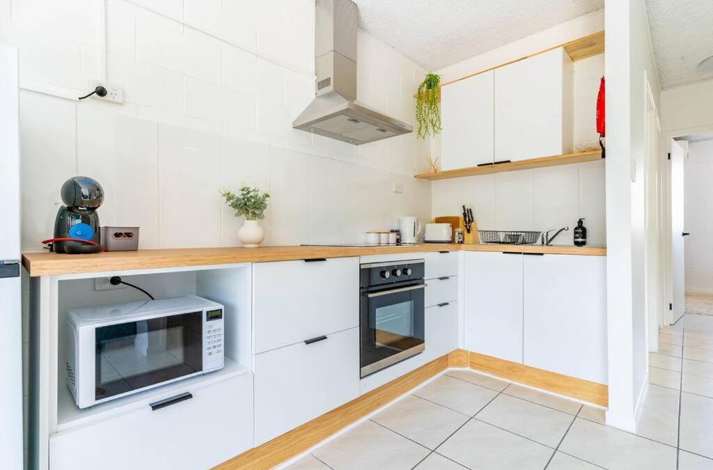 Cannonvale Apartment | Little Coastal Haven apartment with a pool!