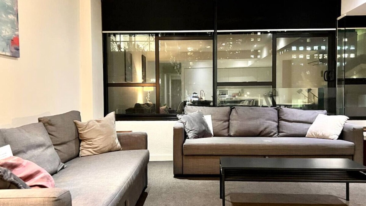 Docklands Apartment | Little Collins Urban Haven