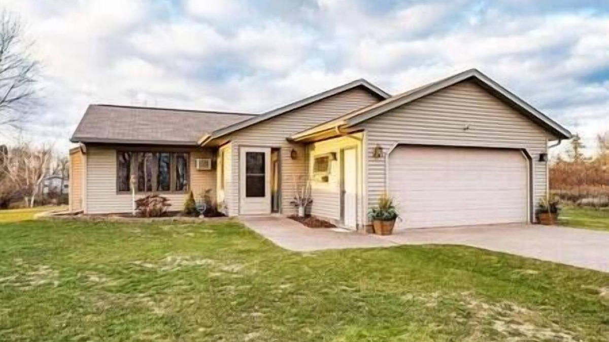 Sturgeon Lake House | Little Cottage on the Pond