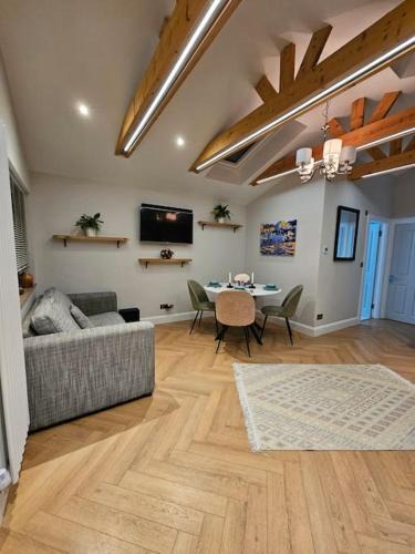 Sutton Cross House | Little Cottage Oassis