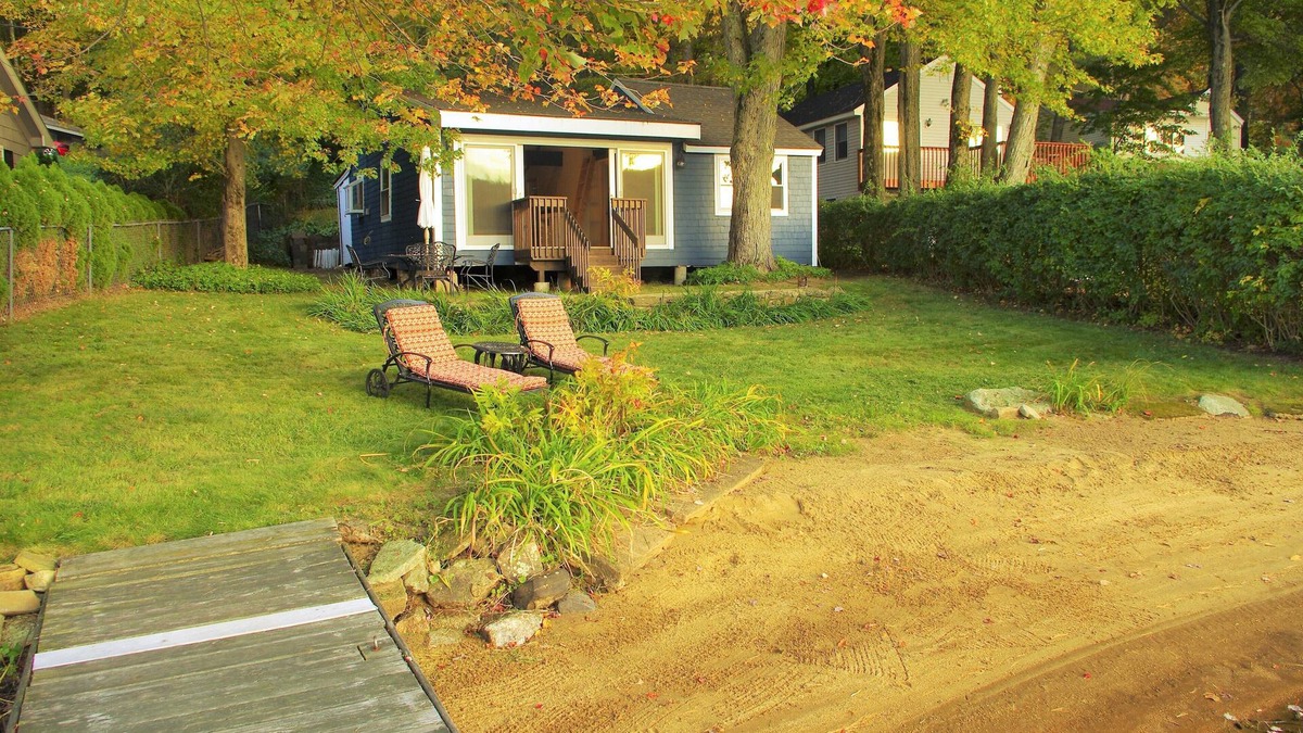 Holland Cottage | Little Dipper Retreat Lakefront Cottage, Sunsets & Kayaks!