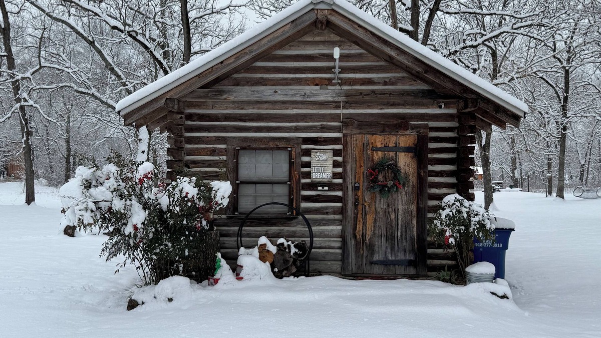 West Siloam Springs Cabin | Little Dreamer log cabin