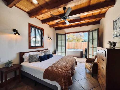 Waco House | Little Dutch Cabin #1 - 12 min to Magnolia-Baylor